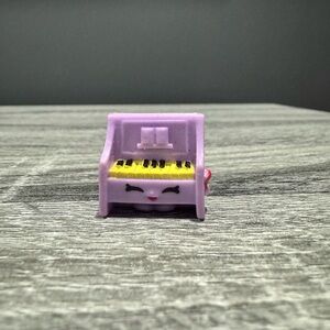 Shopkins | Music: Purple Polly Piano (5-035) - Collectible Mini Figure